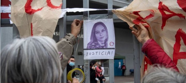 Francisca Sandoval la reportera amateur de un canal de extrema izquierda de la población la victoria no la asesino Carabineros la asesino la mafia extranjera que opera en estación central y que ellos tanto defendían DEL NADIE ES ILEGAL.PIENSA PRENSA MIENTE qe la mato Carabineros