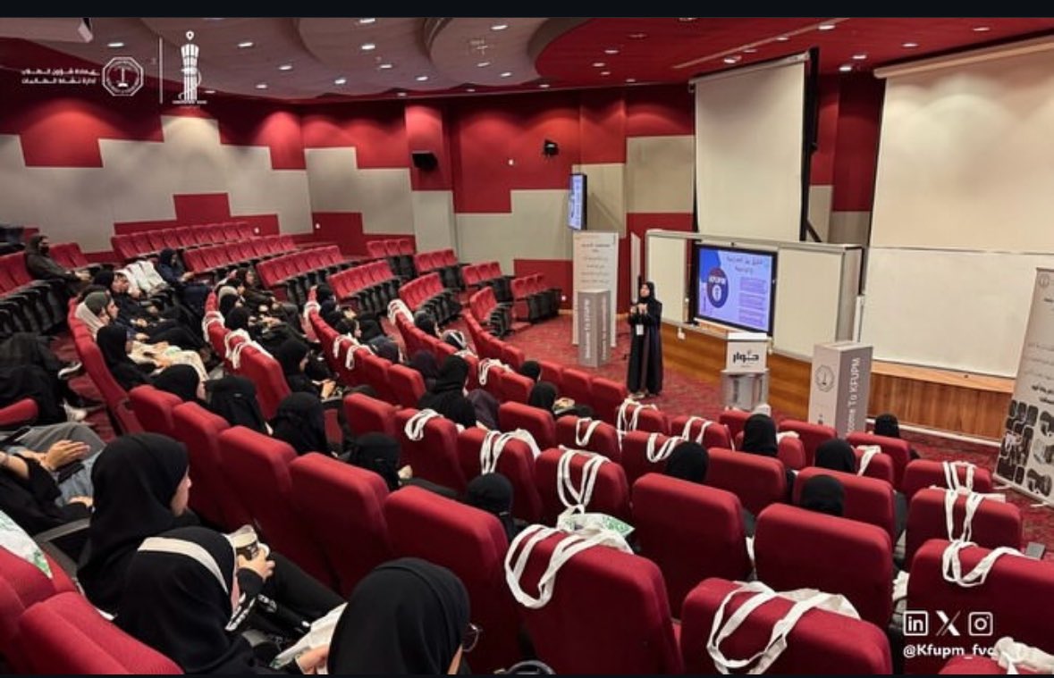 Kfupm_FVC's tweet image. بحمد الله، انتهينا من تنظيم أكبر فعالية لنا حتى الآن بعنوان &quot;حوار مع بترولية&quot;، استهدفنا فيها طلاب المرحلة الثانوية.

الفعالية كانت فرصة جميلة ومميزة لنقل تجربتنا الجامعية في جامعة الملك فهد للبترول والمعادن بكل صدق وواقعية. حرصنا من خلالها على تسليط الضوء على التخصصات المتاحة في…