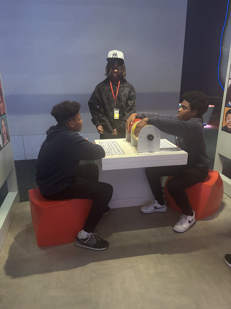 Miss Davis tweet media