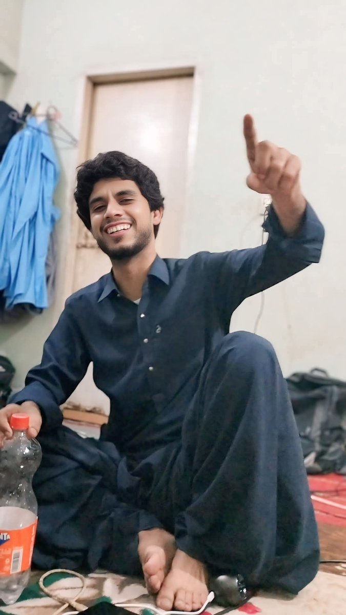 اگر ان ہنستے اور مسکراتے چہروں کو منظرنامے پر ہٹانے سے آپ ترقی کرسکتے ہیں تو یہ آپکی واہمات ہے۔ واہمات ایک نفسیاتی مرض ہے، جسکا علاج قلم اور کتاب کے وارث کرسکتے ہیں
#ReleaseChairmanJavidBaloch
#ReleaseGuhramIshaq