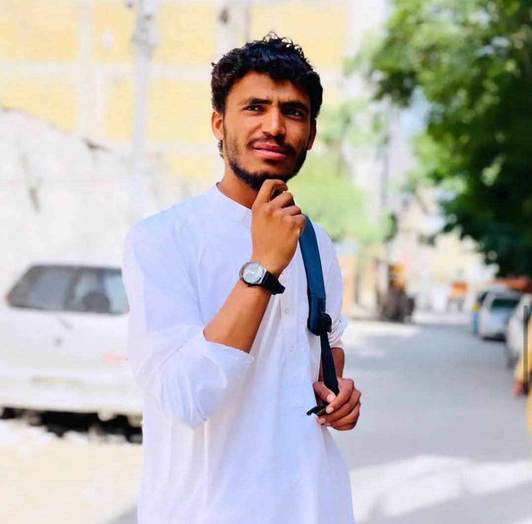 ExChairman_BSF's tweet photo. اگر ان ہنستے اور مسکراتے چہروں کو منظرنامے پر ہٹانے سے آپ ترقی کرسکتے ہیں تو یہ آپکی واہمات ہے۔ واہمات ایک نفسیاتی مرض ہے، جسکا علاج قلم اور کتاب کے وارث کرسکتے ہیں
#ReleaseChairmanJavidBaloch
#ReleaseGuhramIshaq https://t.co/SfKr2J6DvC