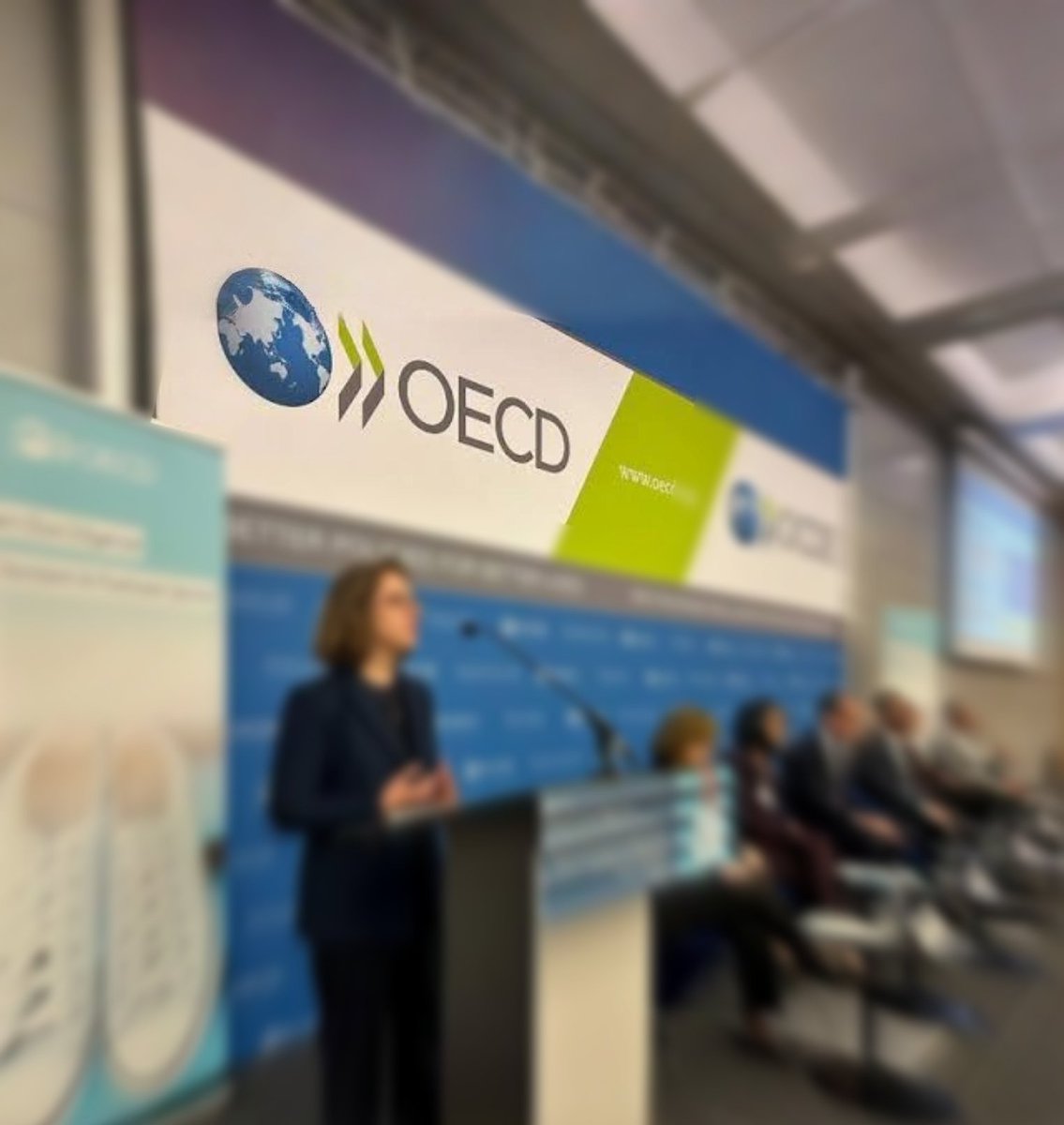 OECD Raporu:

Türkiye'de okuduğunu anlama ve basit problem çözme yeteneğine sahip olmayanların nüfus içindeki oranı yaklaşık %40.