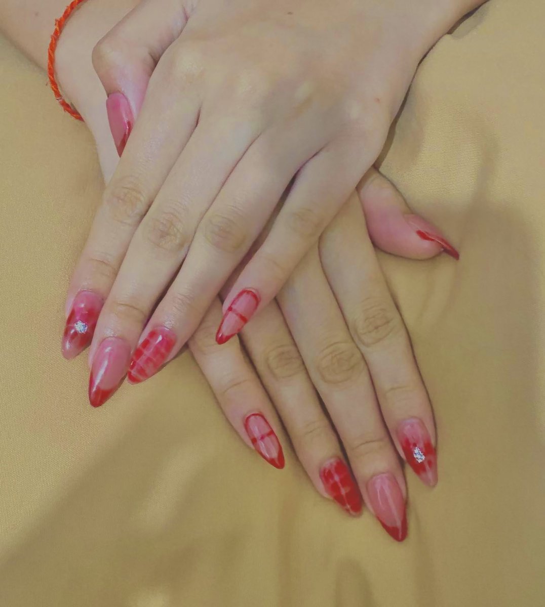 ewaifubella's tweet photo. Got my nails done😁 what do you think guys? https://t.co/6tksPYnZrt