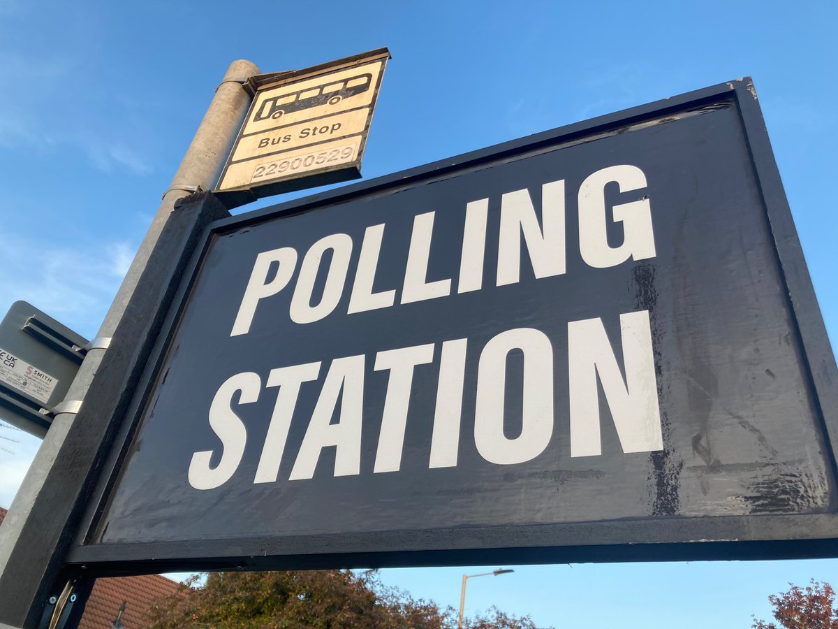 Angus Young tweet media