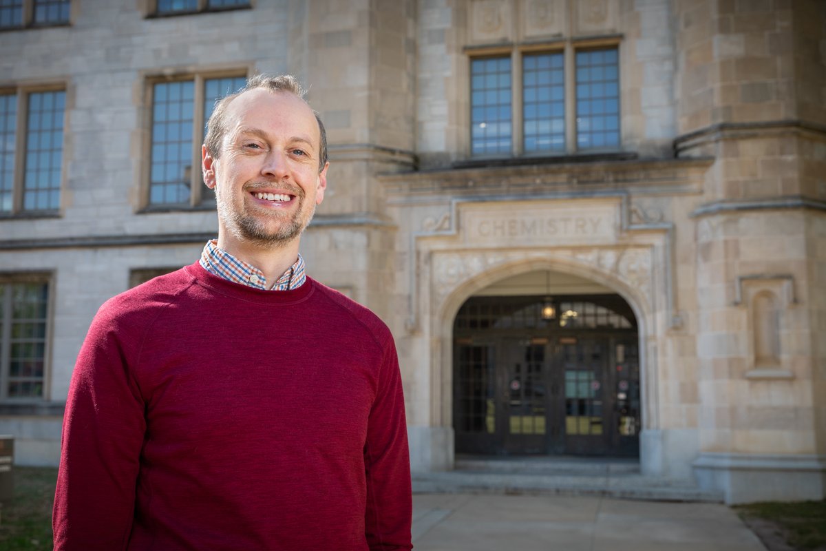 UArkResearch's tweet image. Electrochemist Martin Edwards received a prestigious Faculty Early Career Development (CAREER) award from the NSF. The grant supports his work to develop the next generation of nano-electrochemical imaging tools. @UArkFulbright @UArkResearch #UArk
arkansasresearch.uark.edu/chemistry-prof…