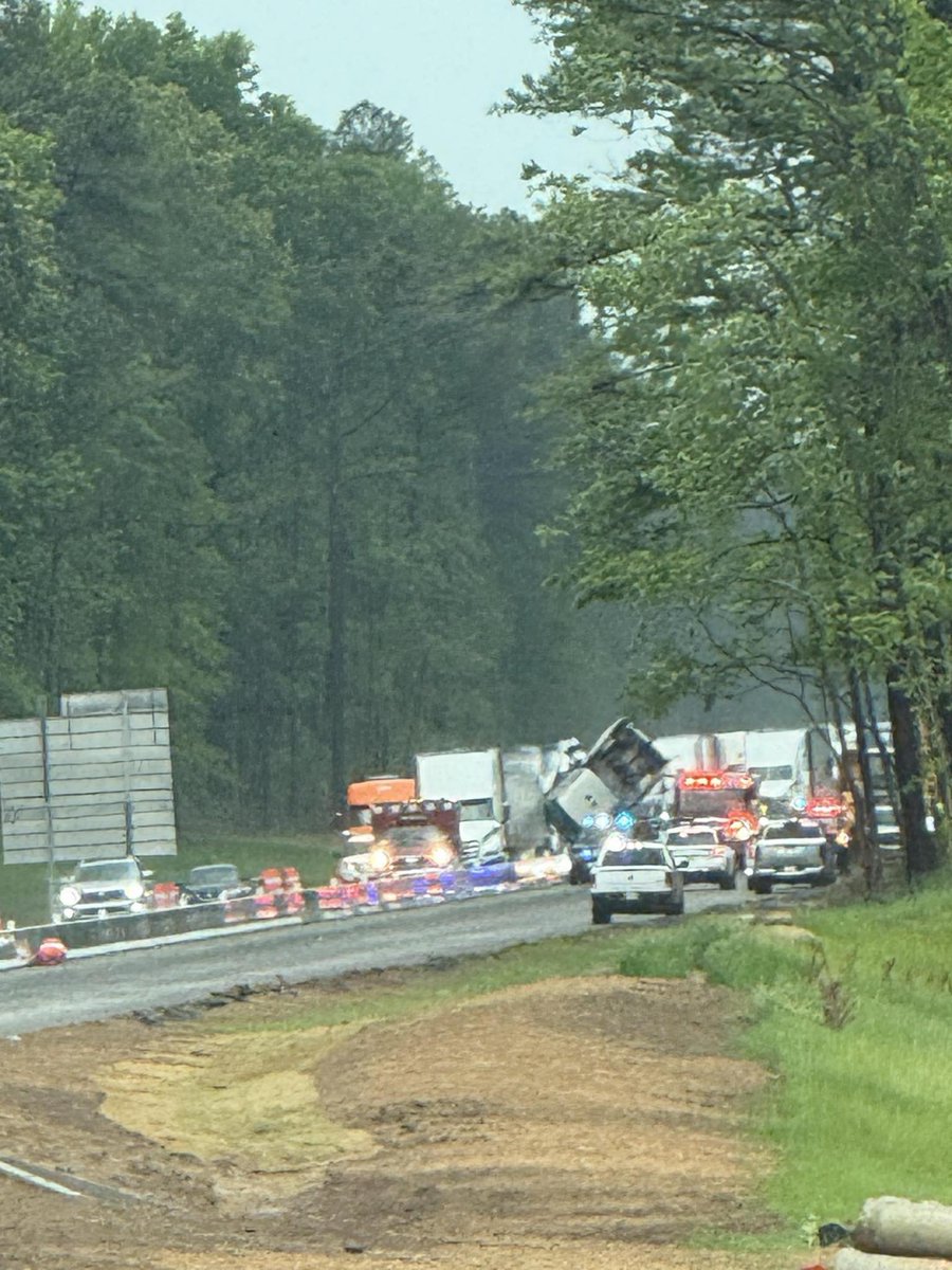 spann's tweet photo. I-59 south at Trussville. Four minor injuries reported. https://t.co/UzzGjQjxdt