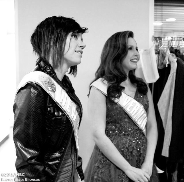 snlarchives's tweet photo. kate mckinnon &amp; vanessa bayer. https://t.co/UkGcR4c1Eb