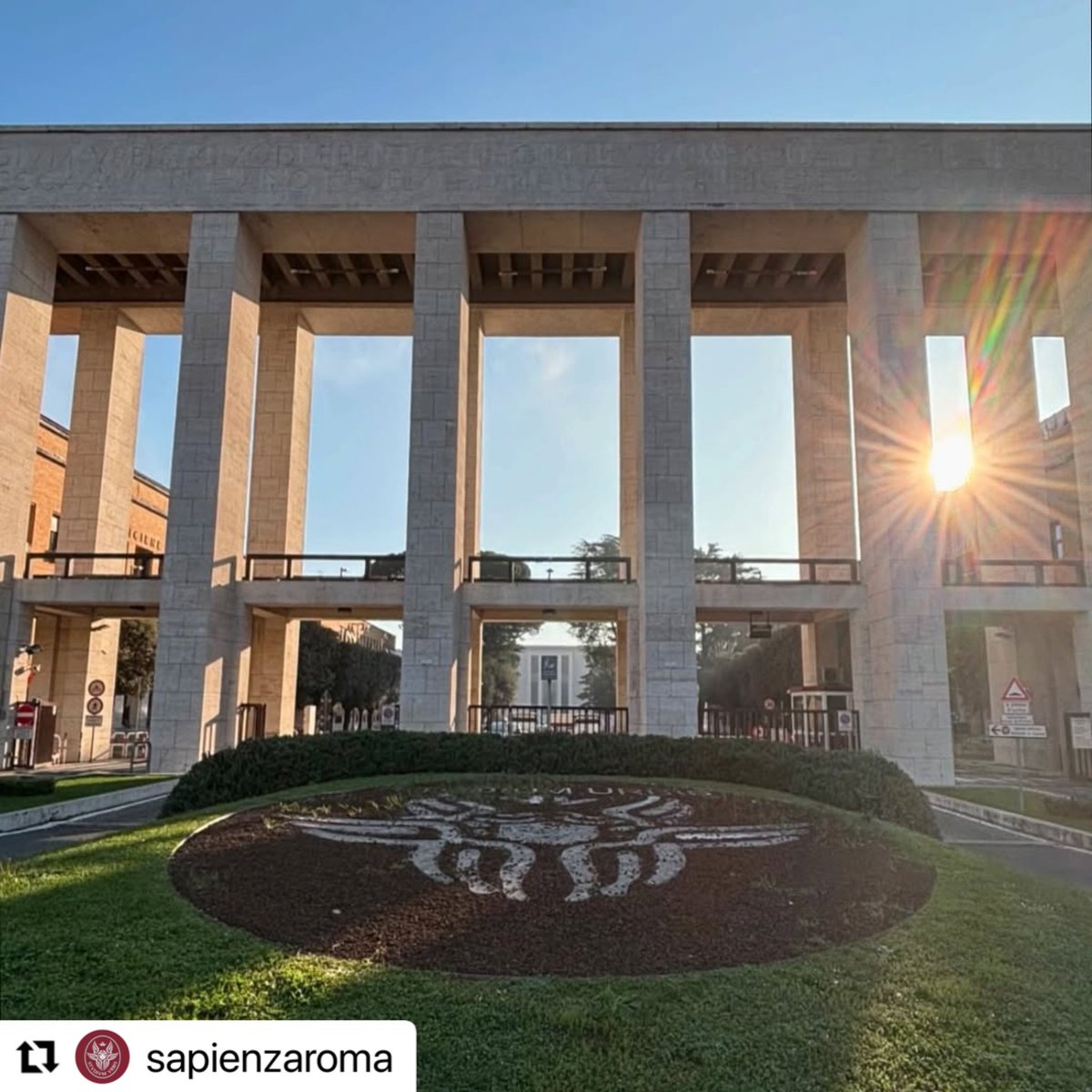 «Il lavoro non può separarsi mai dall’idea di persona, dalla unicità e dignità irriducibile di ogni donna e di ogni uomo»

🌄 Buon #1maggio #FestaDeiLavoratori con le parole del Presidente Sergio Mattarella

#PrimoMaggio #FestaDeiLavoratori 
(foto da Instagram.com/SapienzaRoma)