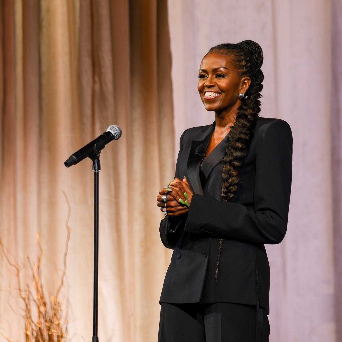 Our First Lady is the epitome of class, grace, and elegance. 🩷

RETWEET if you love <a href="/MichelleObama/">Michelle Obama</a>!