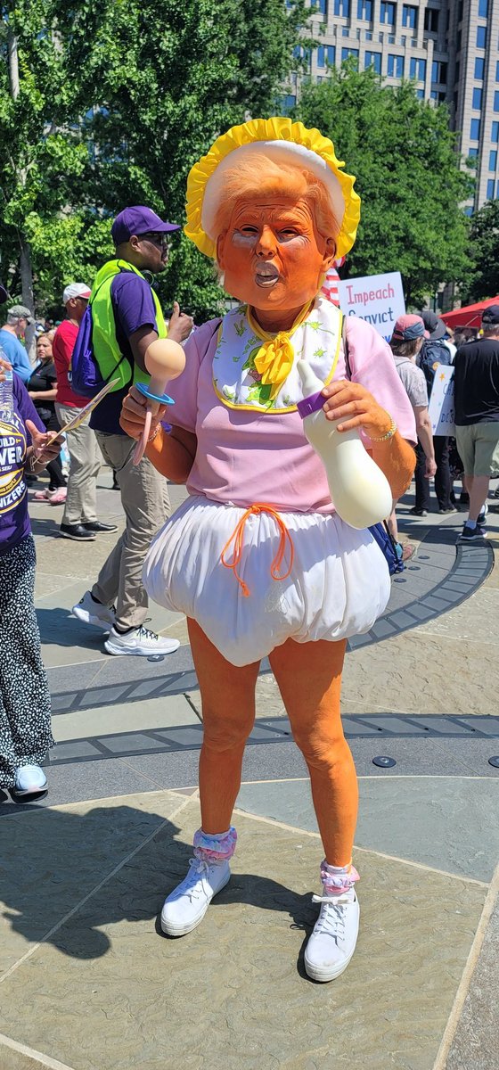 Doris Honors With Action! ๐๐๐๐๐๐ (@screaminglibral) on Twitter photo I'm in downtown DC at a rally for unions! I'm pretty sure <a href="/realDonaldTrump/">Donald J. Trump</a> would hate for this picture to go viral!! #DemsUnited I'm in downtown DC at a rally for unions! I'm pretty sure <a href="/realDonaldTrump/">Donald J. Trump</a> would hate for this picture to go viral!! #DemsUnited