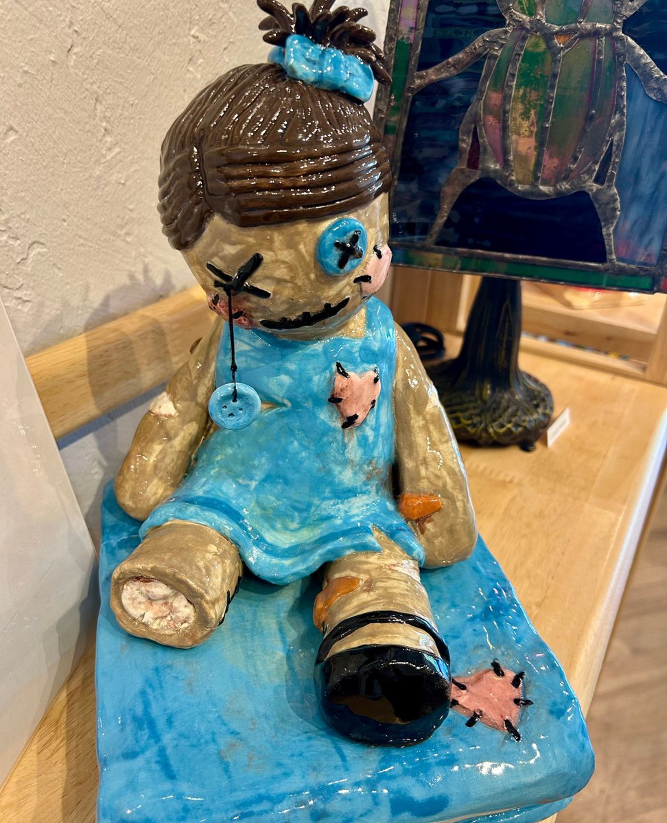 ValleyGallery's tweet image. Make sure to catch this unique art showcase featuring advanced art students from College Park High School before it wraps up on May 11th!

#art #highschool #artprograms #glassart #ceramics #artasactivism #animals #representativeart #youngartists #gloriamarshallfund #specialshow