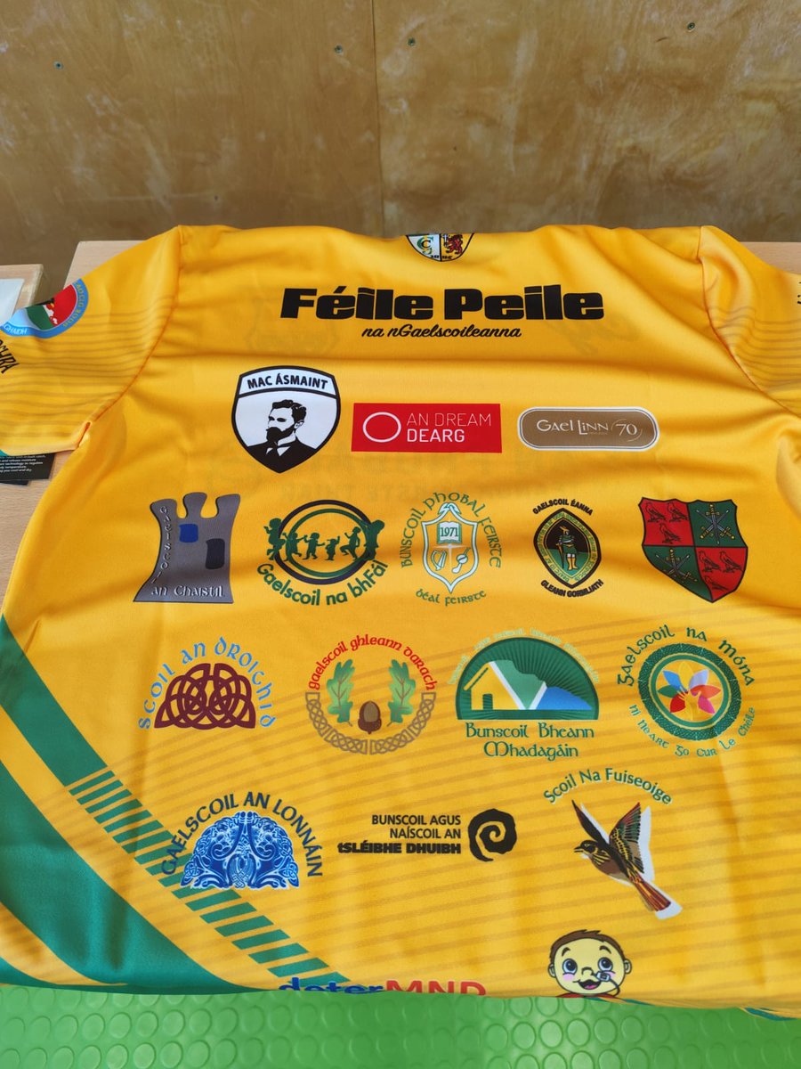 IonadUibhEach's tweet image. Tá an pháirc agus na scoileanna réidh don lá mór amárach, buaicphointe na bliana. Féile Peile na nGaelscoileanna. Deis peil a imirt, Gaeilge a labhairt, spraoi le do chairde agus turas chun na Gaeltachta a bhuachaint #CornUíMhuirí #FéilePeile #Teanga #Pobal