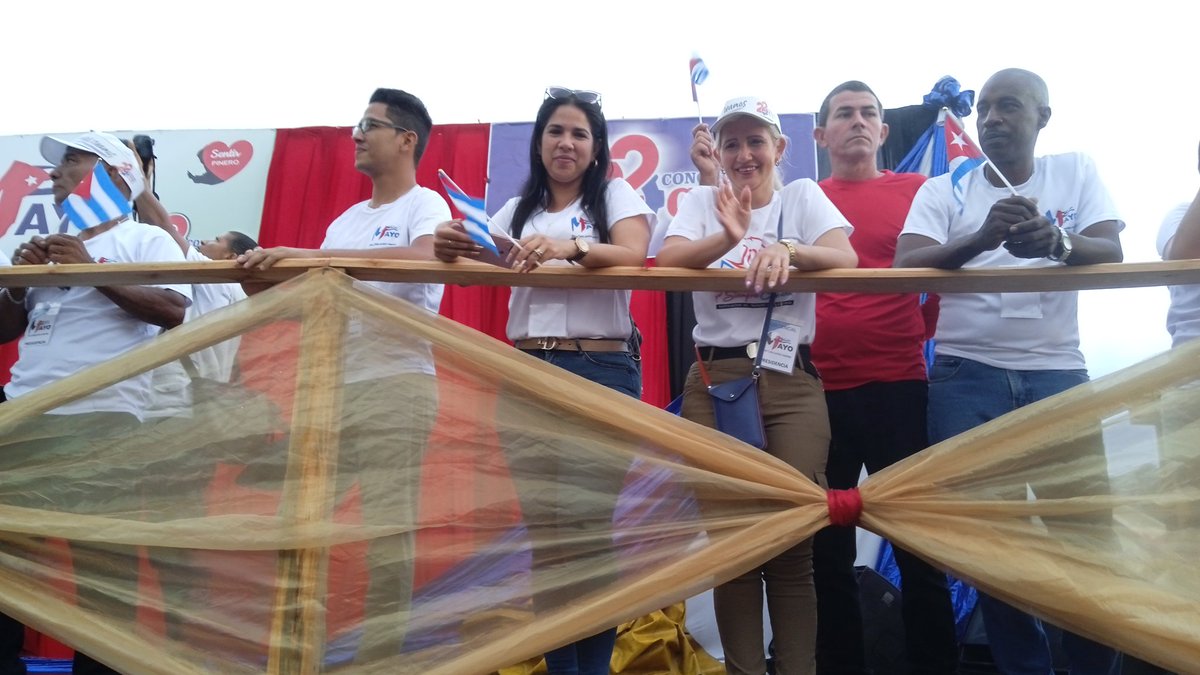 ComiteUJCIsla's tweet photo. Los trabajadores del la #UJCIsla, presentes en el desfile este #1Mayo junto al pueblo pinero, demostrando su apoyo al #PCC , a la Revolución y a nuestro Presidente, porque #PorCubaJuntosCreamos #UJCdeCuba @DayneSabado @MeyvisEstevezE https://t.co/WGCOgkmePj