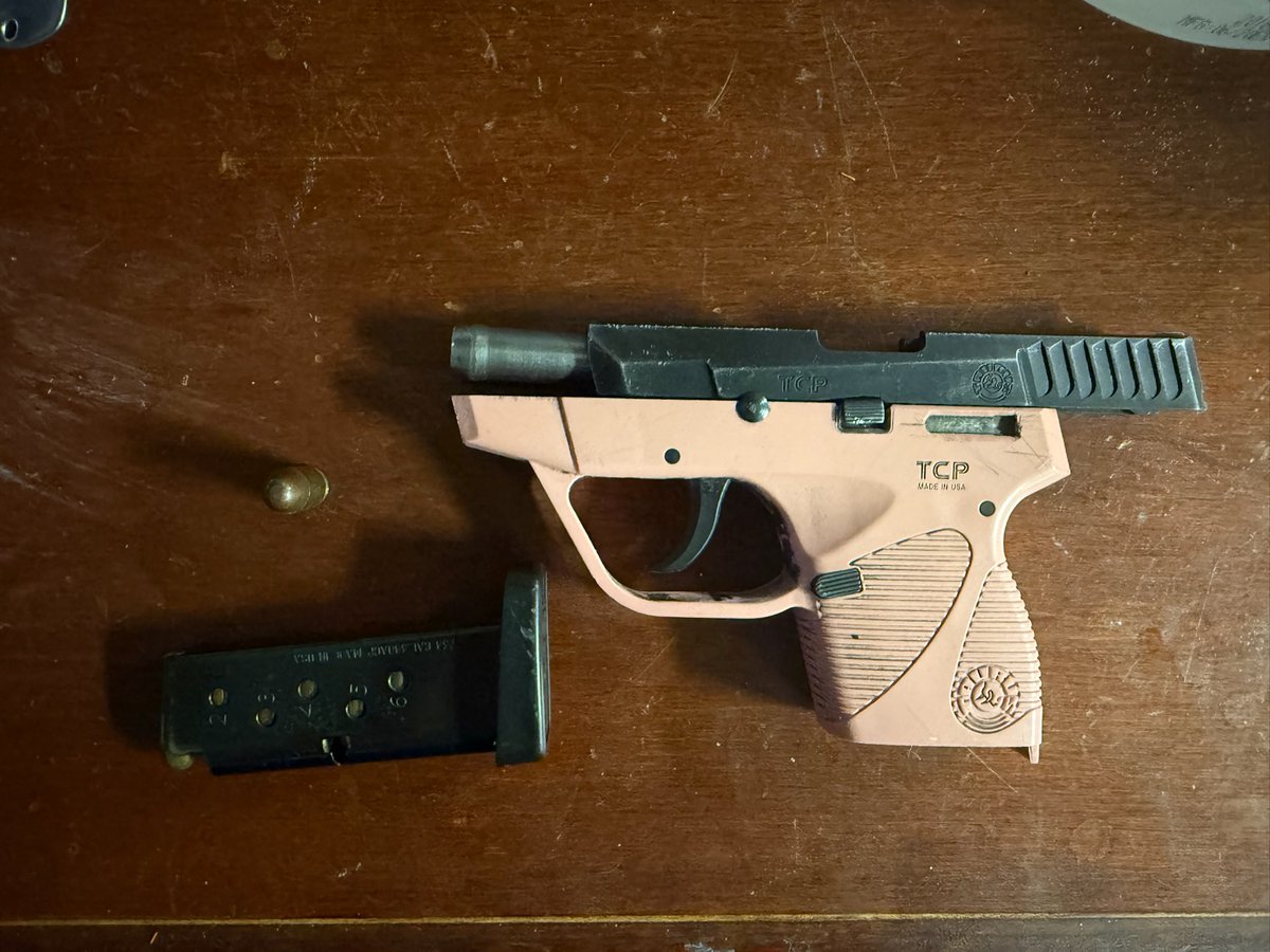 PPDJosephBusa's tweet image. Outstanding work by 39th District Violent Crime Reduction Team P/O Lee, P/O Gershwin, P/O Kology, P/O Sasik & P/O Rosinski. @PPD39Dist