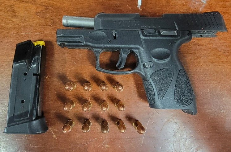 PPDJosephBusa's tweet image. Outstanding work by 39th District Violent Crime Reduction Team P/O Lee, P/O Gershwin, P/O Kology, P/O Sasik & P/O Rosinski. @PPD39Dist