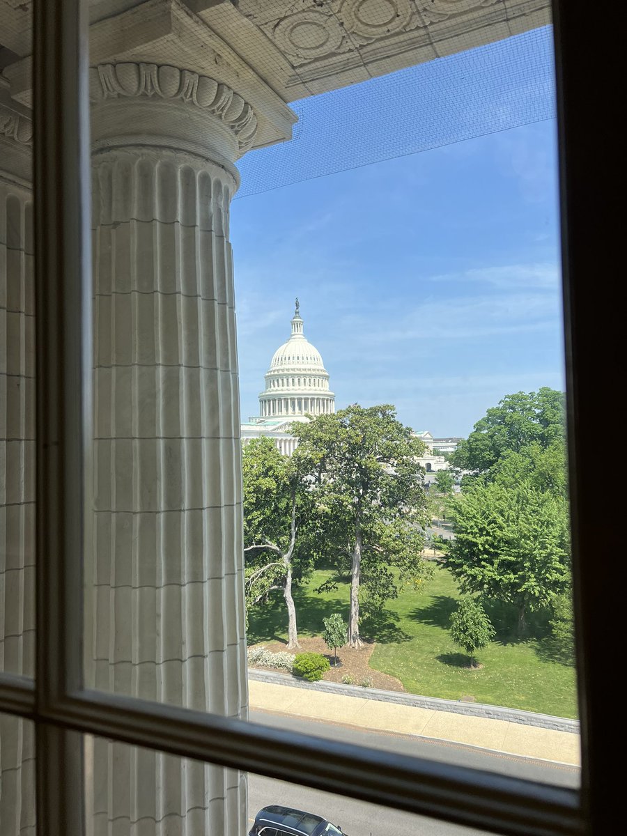 A beautiful day in Washington DC to advocate for Golf. 
-$226 billion in economic impact
-28.1 million golfers 
-1.65 million jobs
Last but not least, 2 million acres of green space and wildlife habitats throughout the U.S.  #TroonAgronomy <a href="/GCSAA/">GCSAA</a> <a href="/Troon/">Troon</a>