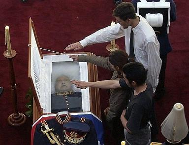 🔴 El de Pinochet fue el primer funeral narco de Chile.