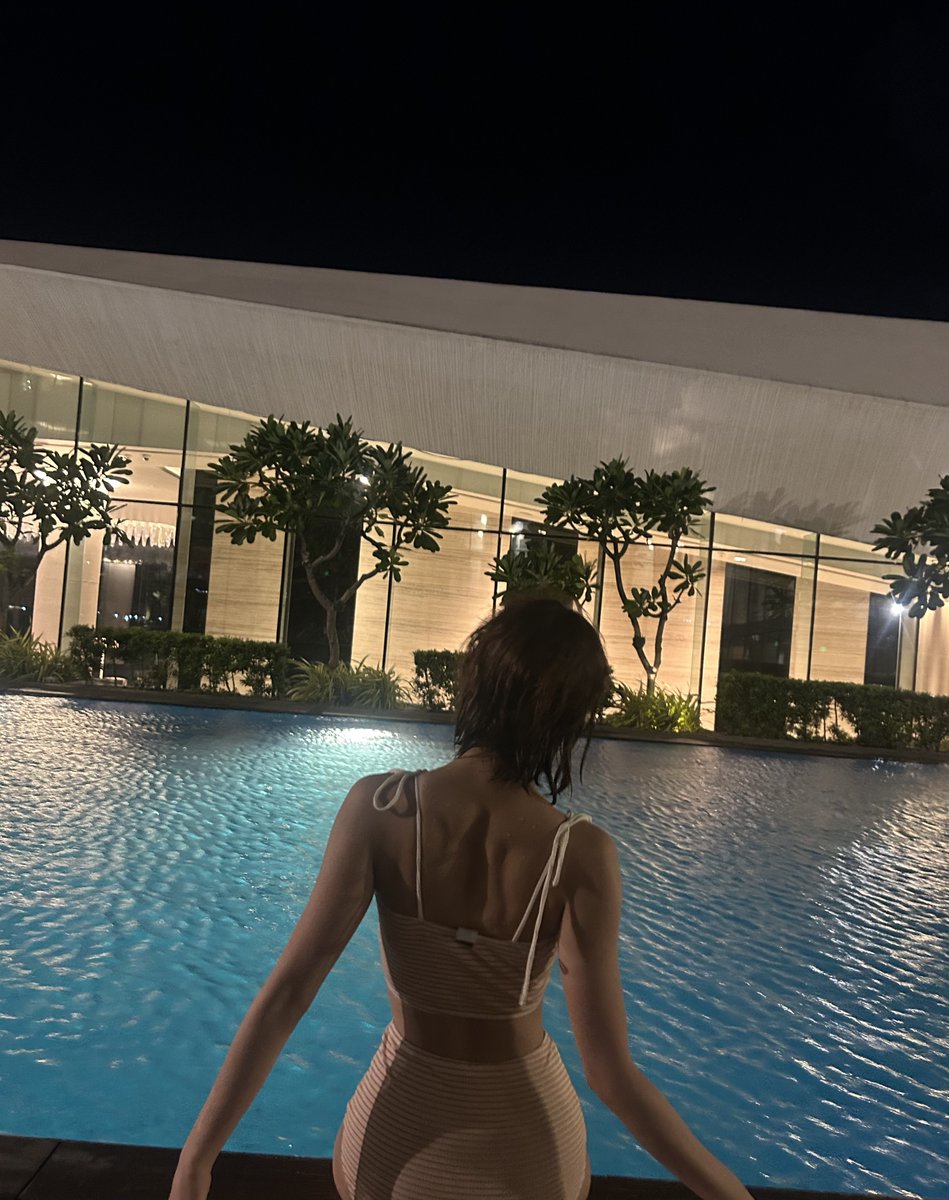 250502 🐨🫧

LILY AT THE SWIMMING POOL IN THE PHILIPPINES