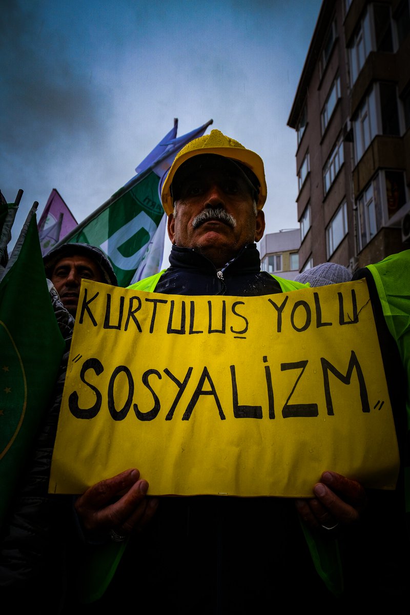 glutensizz's tweet photo. İşçi sendikaları ve siyasi partiler  tarafından 1 Mayıs'ta Kadıköy'de miting yapıldı.

#1MAYIS #1M2025 https://t.co/Gt1BJuTy51