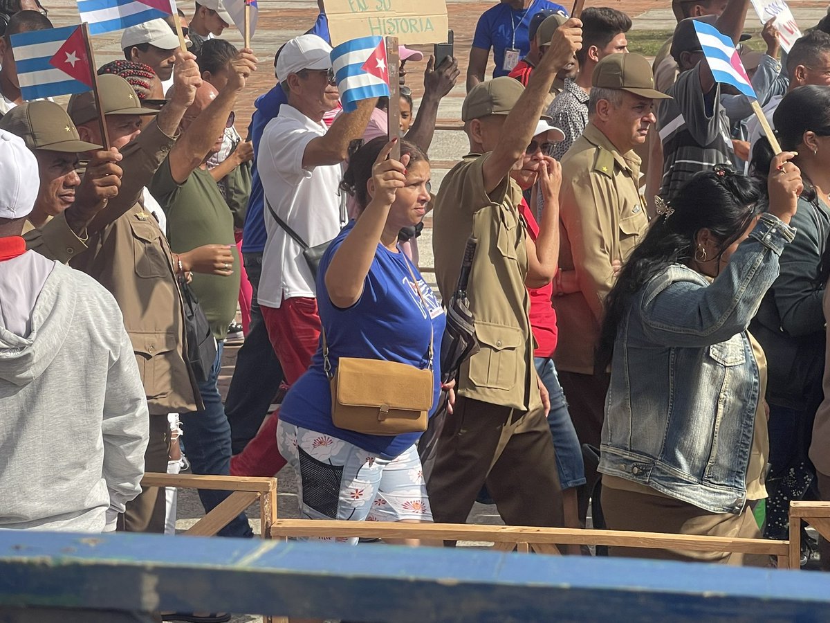 cadenagramonte's tweet photo. Presentes nuestros oficiales del @MinfarC y @minint_cuba hombres y mujeres del pueblo ‼️Viva el #1Mayo‼️ ‼️Viva Cuba 🇨🇺‼️ #PorCubaJuntosCreamos #Camagüey
@ayleralmarales @Pedro_ACM @radio_cubana @YaimyrB @danitacuba94 @DayamiGaliano @tvcamaguey @AdelanteCuba @manolitoweb https://t.co/4K5M7CCNEW