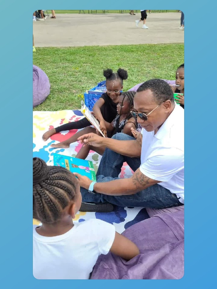 Reading in FUN-damental ❤️ I enjoyed my time reading and coloring with these beautiful and amazing kiddo's. Being present and intentional is pivotal in building sustainable relationships with all kids. "Love what you do and do what you love"❤️ "commUNITY is UNITY"