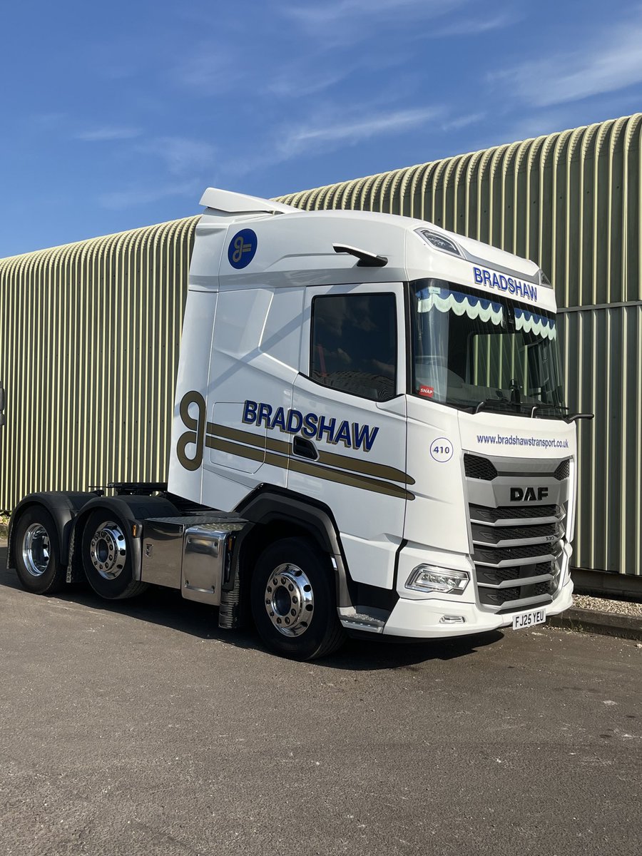GLansdall's tweet photo. Well that’s her all washed down, ready for DAF to collect in the morning to go on there stand at truck fest this weekend. 🙂 https://t.co/bzgaKV4YBl