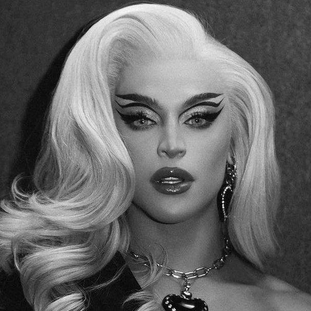 VittarCrave's tweet photo. Vocês já sabem que o nome da Pabllo Vittar é Phabulo Rodrigues Da Silva, mas sabiam que o Yung Lean se chama Jonatan? Acompanhe já o lançamento de #Jonatan com a @yungleanbrasil
🔗: https://t.co/PhctL6W4fV https://t.co/14TVtVEvlG
