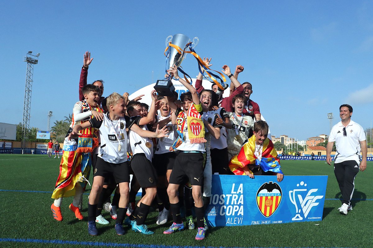 <a href="/Academia_VCF/">Academia VCF 🦇</a> <a href="/futbolbaseECF/">Fútbol Base Elche CF</a> 🤩 Enhorabona, <a href="/Academia_VCF/">Academia VCF 🦇</a> pel títol 

🏆 CAMPIÓ DE LA I LA NOSTRA COPA ALEVÍ FFCV

#SomFutbol #LaNostraCopaAleví
