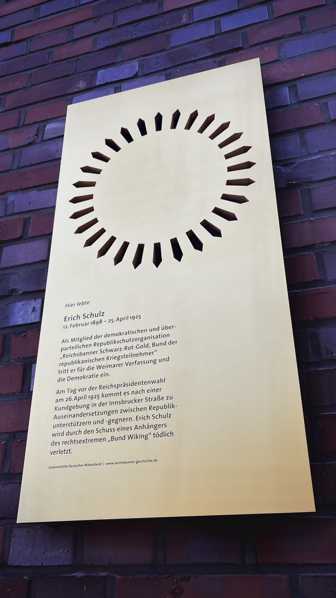 Reichsbanner (@reichsbanner) on Twitter photo Am 25. April gedachten Reichsbanner und <a href="/GDW_Berlin/">Gedenkstätte Deutscher Widerstand</a> des vor 100 Jahren ermordeten Reichsbanner-Mitgliedes Erich Schulz in Berlin. Als Ehrengast sprach Verteidigungsminister Boris #Pistorius. Ebenso wurde eine Gedenktafel eingeweiht. 🇩🇪
➡️ Mehr: reichsbanner.de/reichsbanner-h… Am 25. April gedachten Reichsbanner und <a href="/GDW_Berlin/">Gedenkstätte Deutscher Widerstand</a> des vor 100 Jahren ermordeten Reichsbanner-Mitgliedes Erich Schulz in Berlin. Als Ehrengast sprach Verteidigungsminister Boris #Pistorius. Ebenso wurde eine Gedenktafel eingeweiht. 🇩🇪
➡️ Mehr: reichsbanner.de/reichsbanner-h…