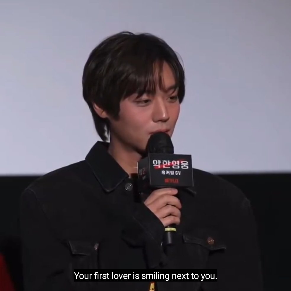 orbtingyou's tweet photo. MC: “your first love is smiling next to you”

PLEASE SHE IS SO REAL 😭 https://t.co/Ue8j7RC8Lo