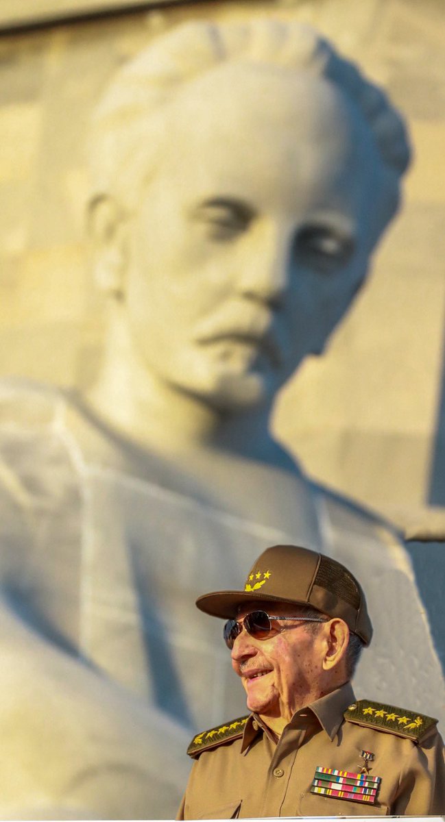 PresidenciaCuba's tweet photo. 🇨🇺| Raúl al frente de su pueblo en la Plaza de la Revolución este #1Mayo.

#PorCubaJuntosCreamos 🇨🇺❤️

📸| José Manuel Correa https://t.co/VFrbEpQ2oV