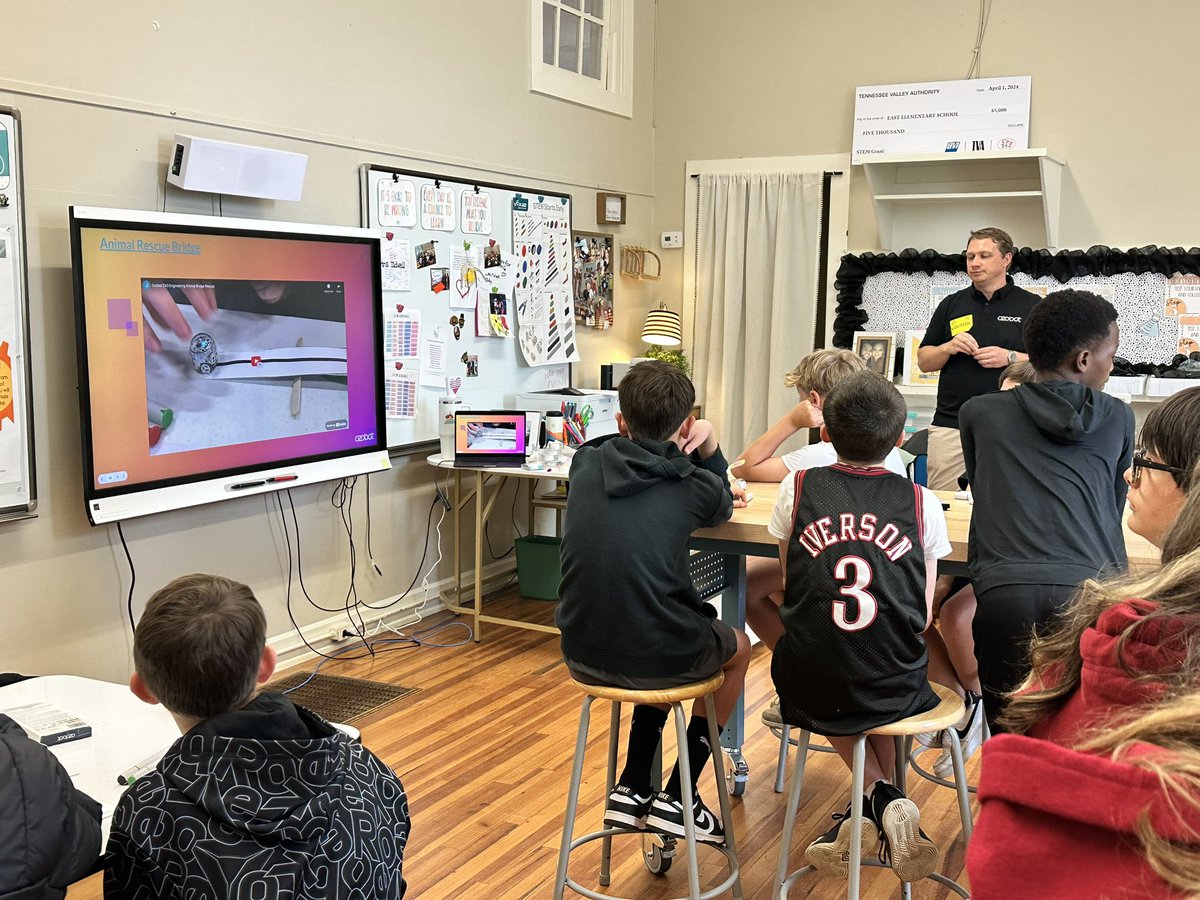 STEM_CCPS's tweet image. Rescue mission activated! Students engineered bridges for Ozobots to cross and save stranded animals—combining robotics, problem-solving, and a heart for helping! #STEMDay @STEMCullmanCity @EastElemCCS @edlhuber @Jenn_Tidwell17 @LindsayBrannon @BOECullmanCity @kkallhoff