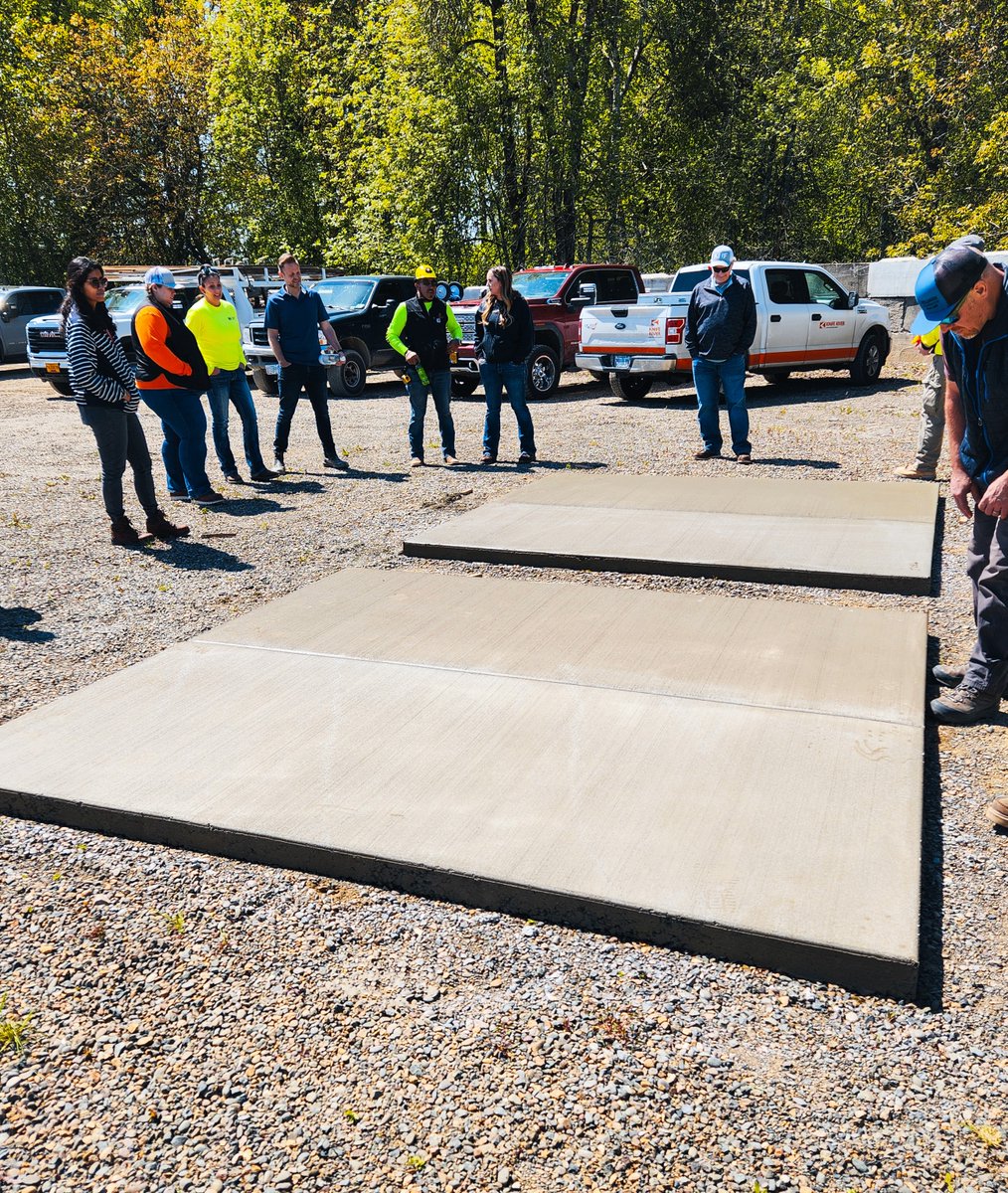 Pave_Ahead's tweet photo. On April 22, #NRMCA's #PaveAhead and @BuildStrength programs along with @NWCement (NCC) and @NRMCA Member @CalPortland  hosted a Contractor and Finisher Day in Salem, OR: https://t.co/EbPpqsHv0m

#LowCarbonConcrete #ConcreteInnovation #TypeIL #Sustainability #OnSiteLearning https://t.co/A4f2A2ftXk