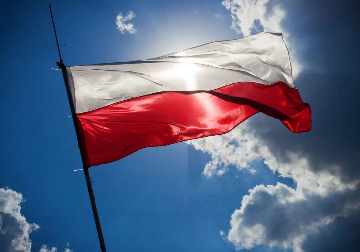 witold_jacek's tweet photo. #2maj
Jutro Dzień Flagi i Polonii. Kiedy jest się Polakiem za granicą – po latach, po pokoleniach? Może to język, historia, wspomnienia. A może po prostu serce, które wciąż czuje więź z Polską – niezależnie od miejsca. https://t.co/Bs02gBTa71
