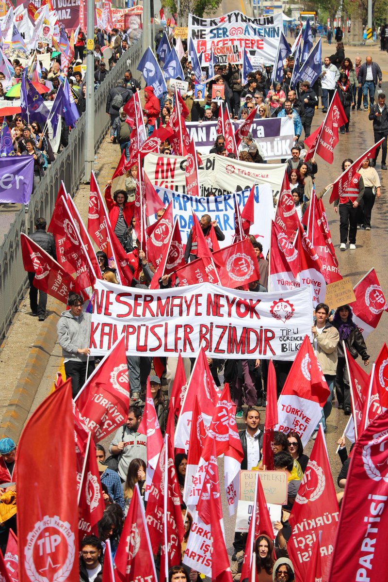 ilgazozer_'s tweet photo. Türkiye’nin dört bir yanında on binlerce öğrenci ile yan yana yürümenin, Türkiye İşçi Partisi kortejinde buluşmanın heyecanını ve mutluluğunu yaşadığımız bir 1 Mayıs’ı geride bıraktık. 

Bizimle omuz omuza yürüyen, bu mücadelede yanımızda olan sıra arkadaşlarımıza yürekten teşekkür ederiz.

Hep bir ağızdan bir kere daha tekrar edelim; “Memleketi Biz Kurtaracağız!”

#1Mayıs