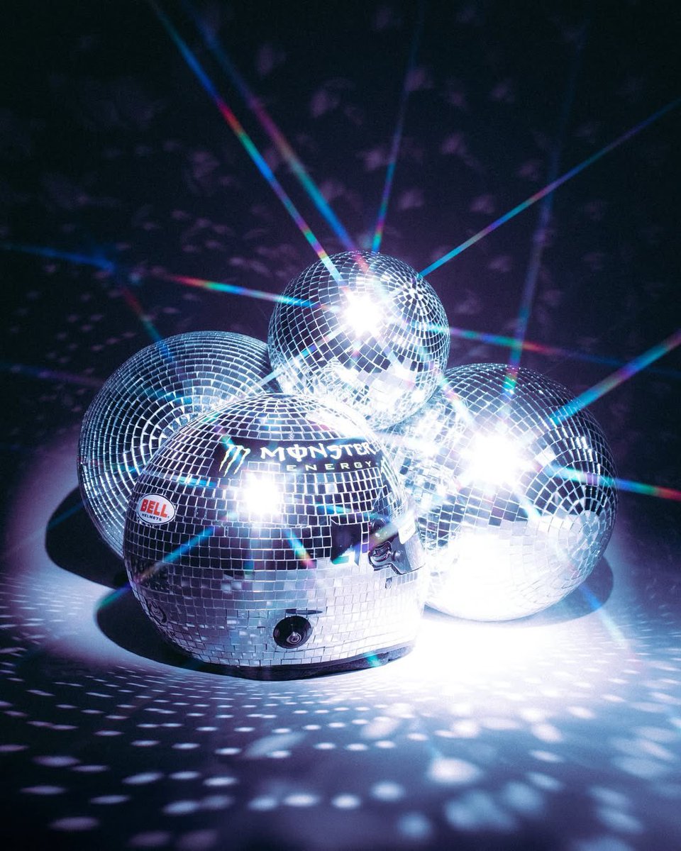 ln4norris's tweet photo. LANDO’S SPECIAL MIAMI HELMET IS A MIRROR BALL!!! https://t.co/auOZyxBT2b