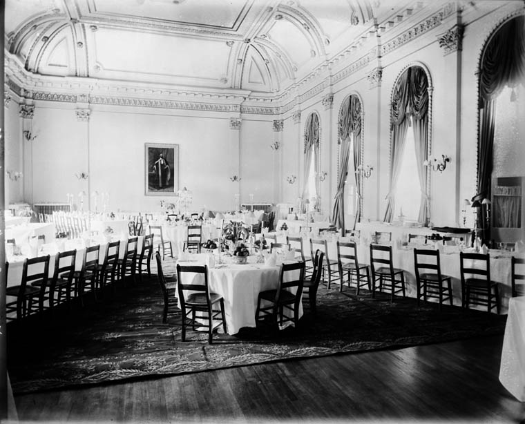 Once upon a time at Rideau Hall…the ballroom looked like this.

🕰️ 1897

#ThrowbackThursday