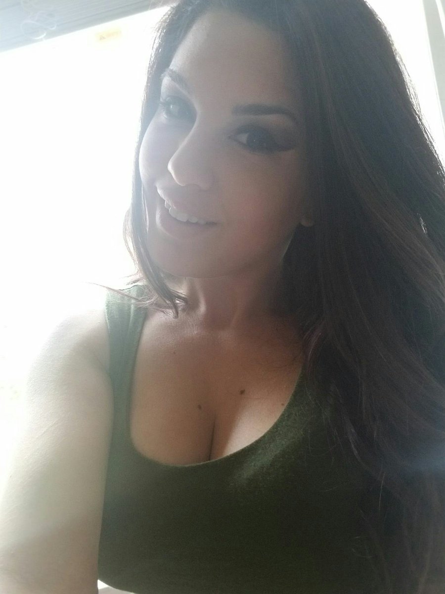 cdletsgo's tweet image. She’s the most beautiful lady ever in my eyes ❤️😍😍