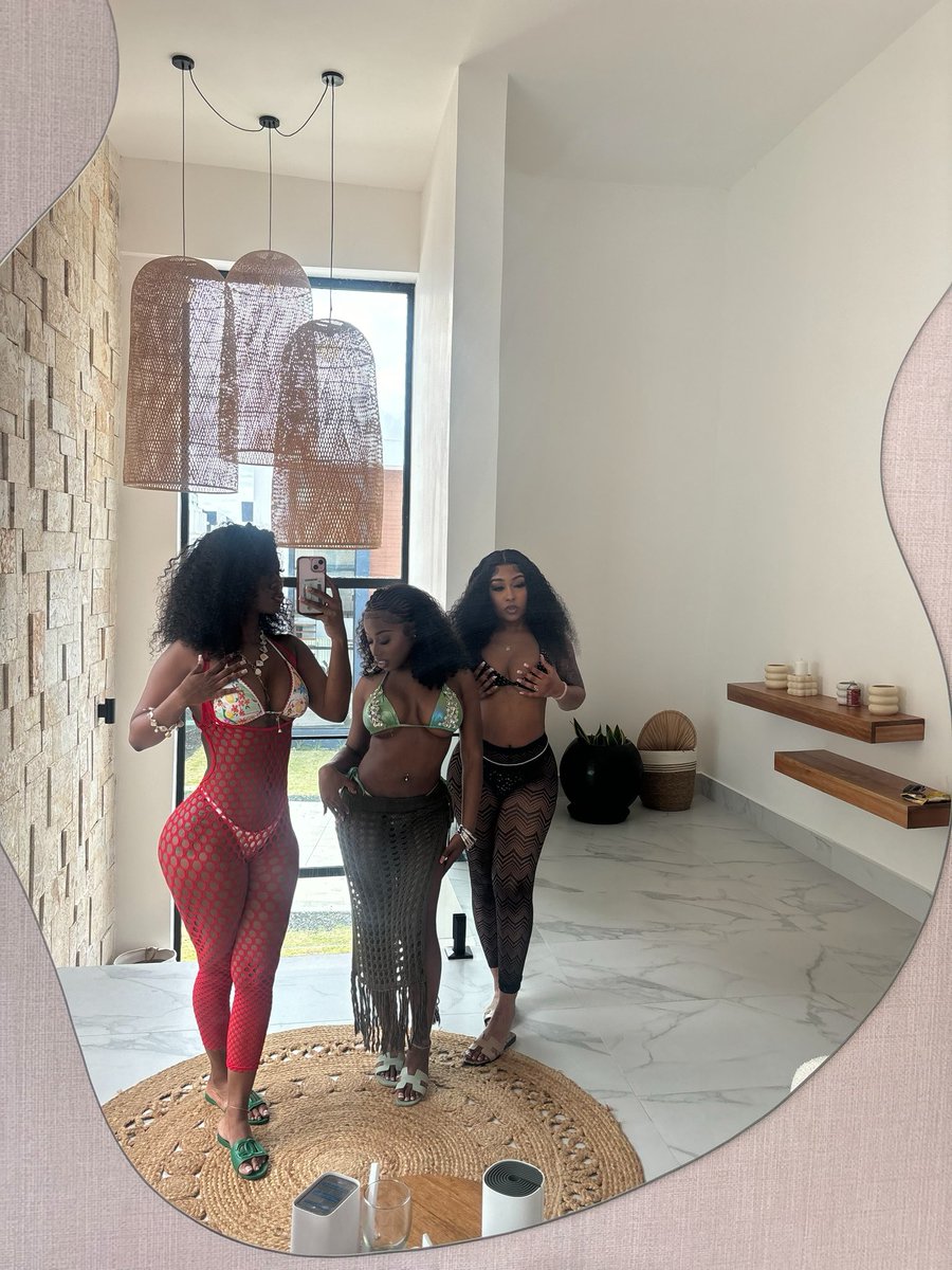 SasTheAss's tweet photo. Girls trip 🥳 https://t.co/h9J79iy8hX