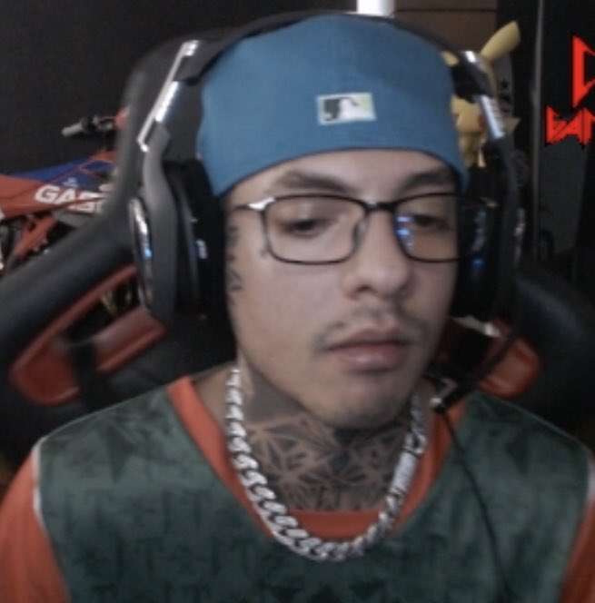 DonNatanaelCan0's tweet photo. 🚨Natanael Cano in his most recent stream: 

“Claudia Sheinbaum me pela toda la verga” https://t.co/RnLoMKOr9k