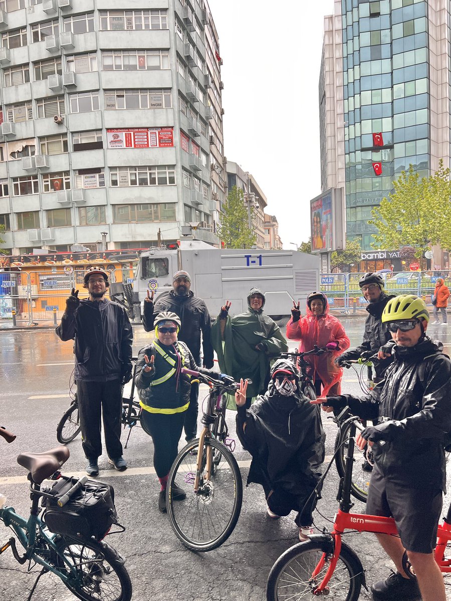 donkisotcycling's tweet photo. TAKSİM DE BİZİM, EKMEK KAVGASI DA! 

VAZGEÇMEYECEĞİZ! TAKSİM DE BİZİM, EKMEK KAVGASI DA! 

MUTLAKA KAZANACAĞIZ, EMEĞİN BAYRAĞI MUTLAKA DALGALANACAK!

https://t.co/Lv5aYWaYuO https://t.co/wdUQcibXxc