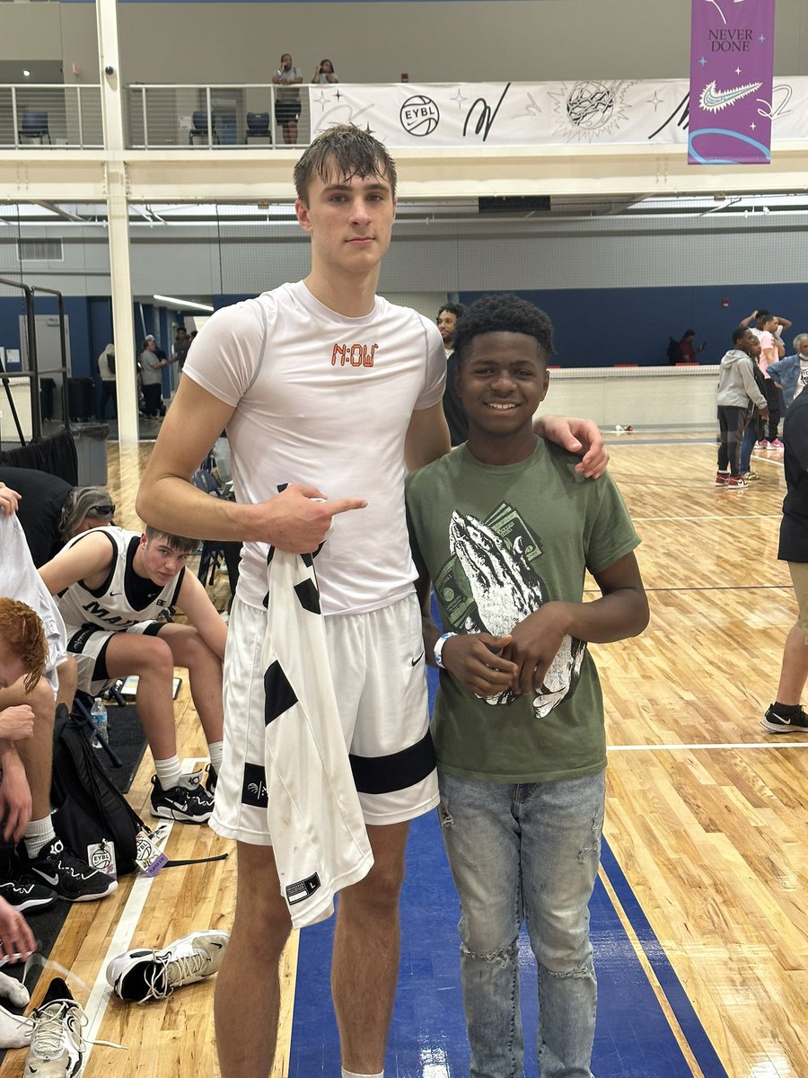 RamboB719's tweet image. He always find time to get pictures with the elite.   #TopDraftPicks #Nba #NBADraft #uno #Elite #CooperFlagg #AceBailey #CadeCunningham #AjDybantsa