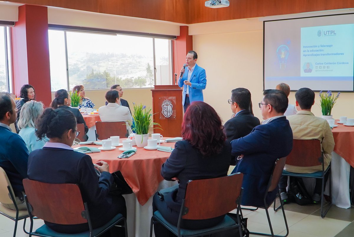 KarlosKalderonK's tweet photo. 💡Que grato honor ser el Speaker del evento Desayuno y conexión Rectoral: Innovación y liderazgo en la Educación.
En un formato dinámico y enriquecedor, compartí experiencias y resultados junto a los #Rectores de 30+ #Colegios de #Loja, así como a Vicerrectores y Directores @utpl https://t.co/gngEq7nEc1