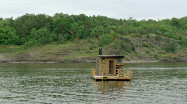 ThePerfectSweat's tweet image. 📍 Oslo, Norway 🇳🇴

Relax at KOK, a unique floating sauna experience. Enjoy the wood-fired heat 🔥 and refreshing Oslo Fjord 🌊 waters. Featured in the Perfect Sweat Series’ Norway episode!

Learn more about featured locations here 👇  
🔗 perfectsweatseries.com/episode-6-norw…