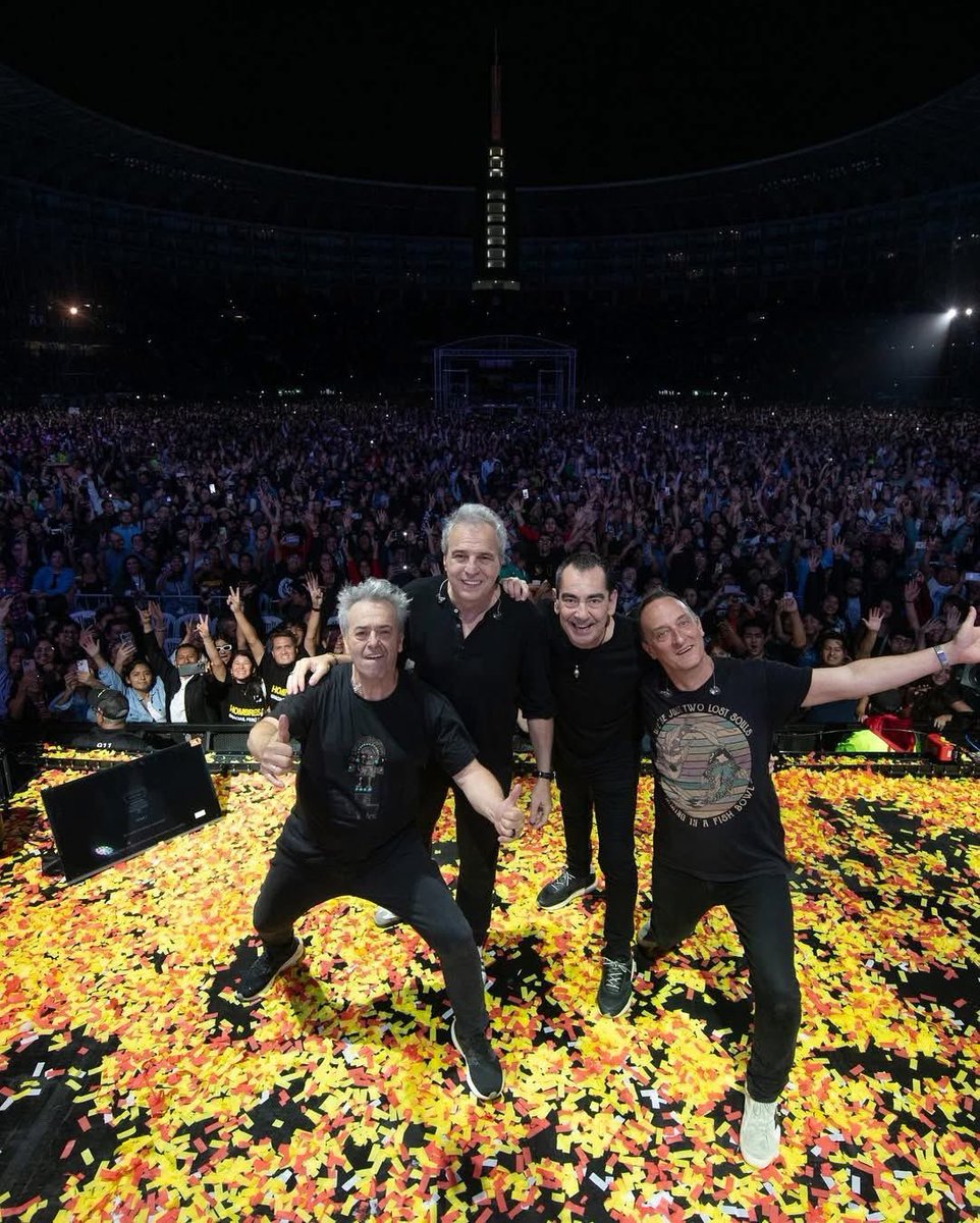 HombresG's tweet photo. Anoche en Lima fue una locura. 40.000 personas cerrando con nosotros esta gira tan especial.

Gracias, Perú. 🇵🇪 
Gracias, México. 🇲🇽 

¡Os queremos! 🤘😘❤️‍🔥 https://t.co/ejo4Dt0VG8