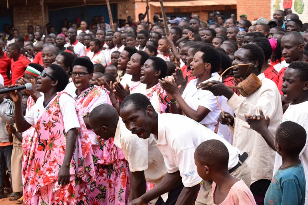 1 #Burundi:Le ministre ayant la jeunesse &amp; les sports ds ses attributions Ambassadeur Gervais Abayeho a rehaussé de sa présence,ce jeudi,les cérémonies relatives à la journée internationale d travail &amp; des travailleurs en <a href="/CankuzoProvince/">Province Cankuzo</a> qui se sont déroulées en commune #Mishiha