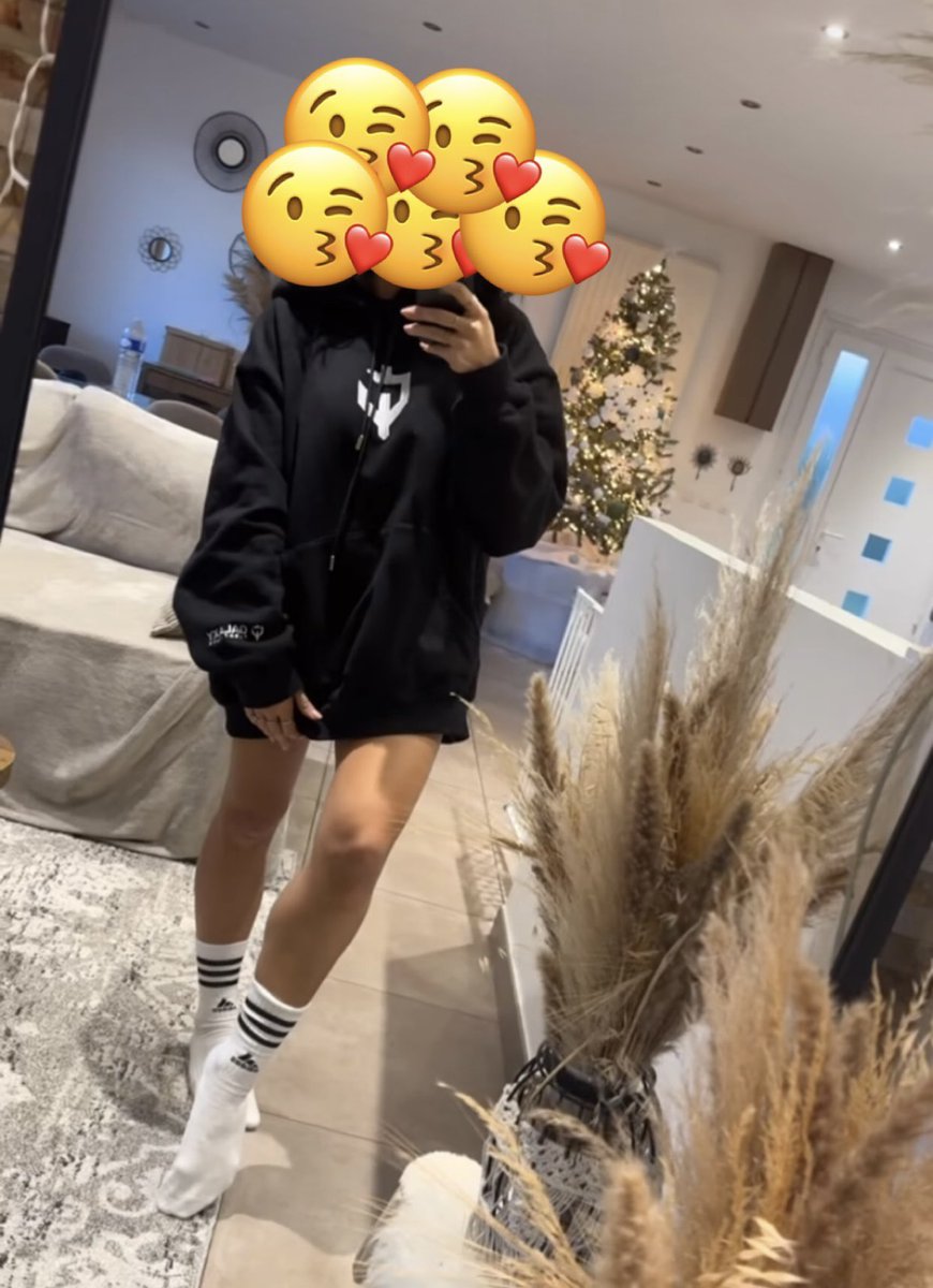 MFaussot's tweet image. Big Update Coming to Galaxy Fight Club!

Get ready — a brand-new game mode is launching in @GalaxyFight_NFT 
With this exciting new feature, players will be able to collect a brand-new token created specifically for Project T.

1/2