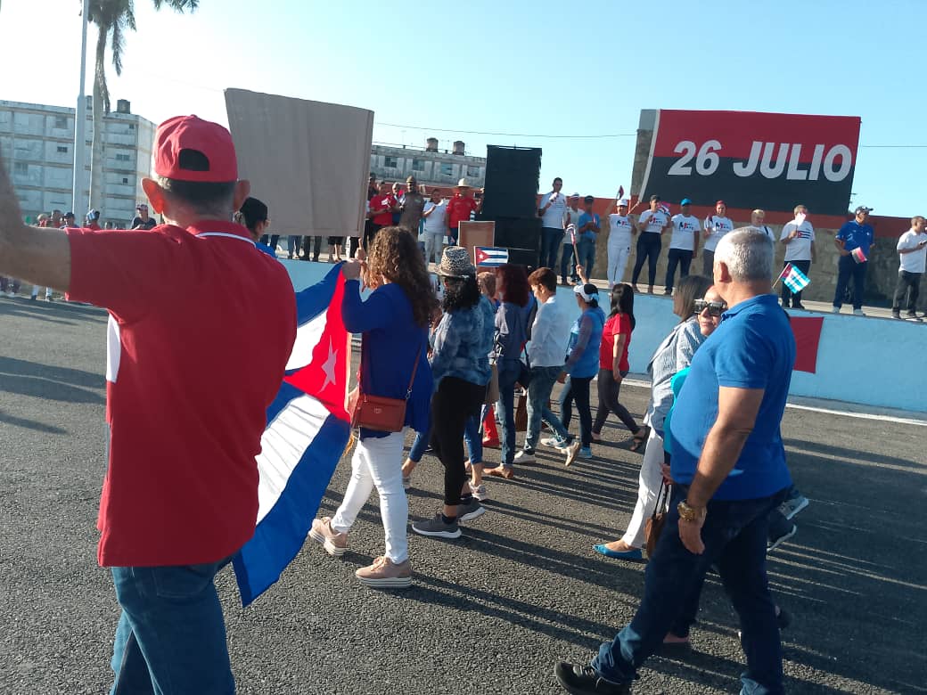 La educación de #Cabaiguán presente con entusiasmo este 1ro de Mayo #SanctiSpíritusEnMarcha <a href="/AlexisLorente74/">Alexis Lorente Jiménez</a>  <a href="/AndreiArmasBra6/">Andrei Armas Bravo</a>  <a href="/EnriquezMaiquel/">Maiquel Enriquez</a>