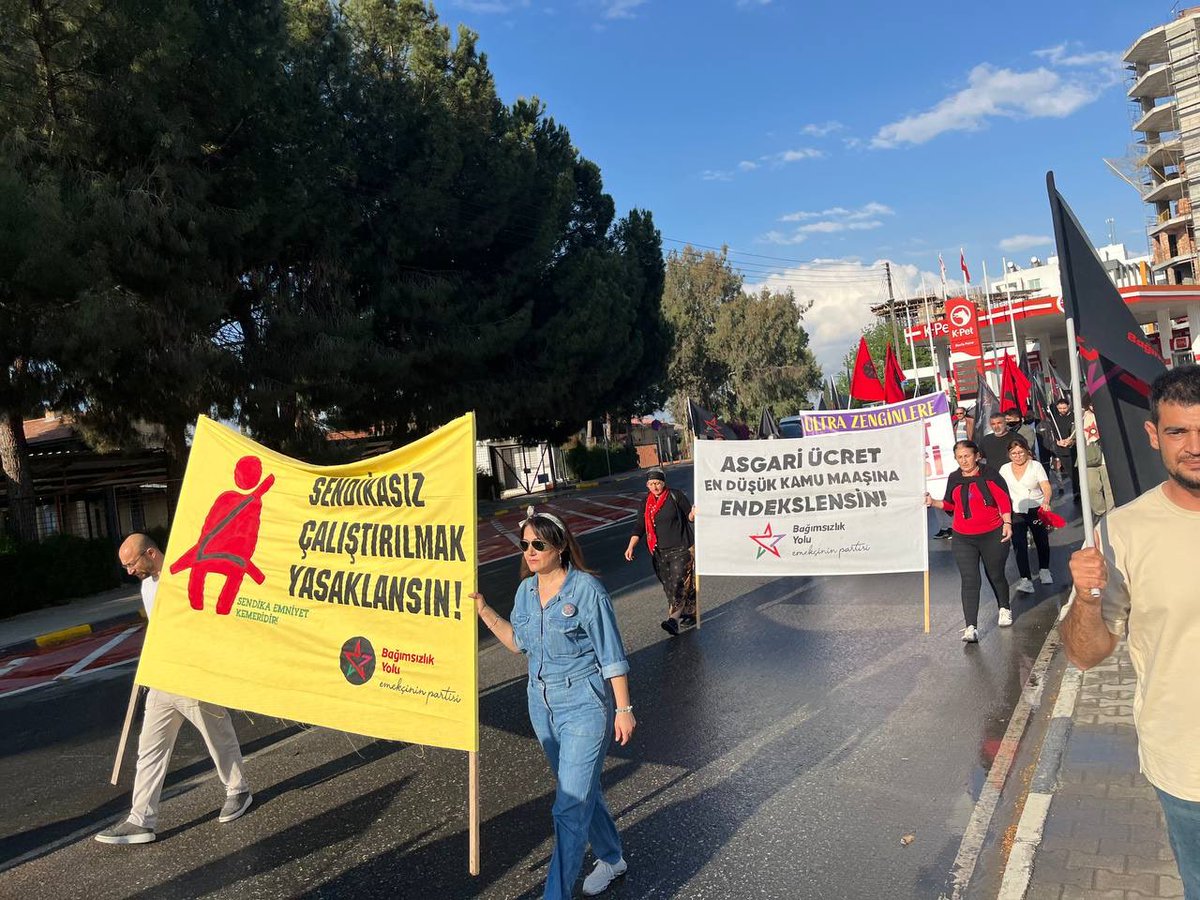 bagimsizlikyolu's tweet photo. Emeğin gününde emekçinin partisi meydanlardaydı!

Emekçinin partisi Bağımsızlık Yolu, 1 Mayıs’ta, emekten, sınıftan yana talepleriyle meydanlarda yerini aldı. 
Sınıf mücadelesi için emekçinin partisi Bağımsızlık Yolu’nda birleşelim!
Yaşasın 1 Mayıs! 

#BağımsızlıkYolu https://t.co/Fqd5k0fg6n