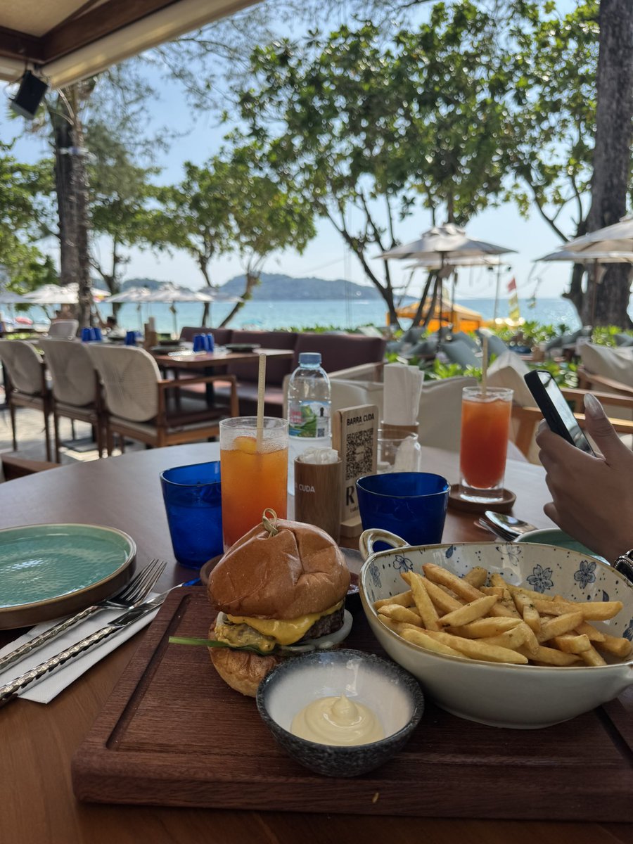 BRoberts ♛ tweet media